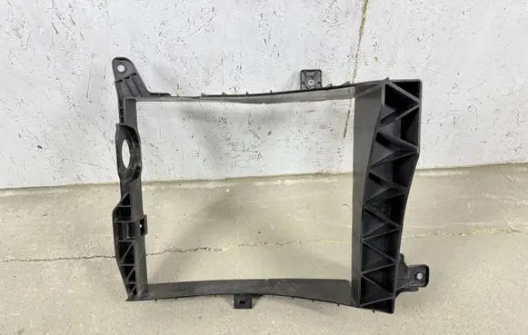 Land Rover Discovery 5 Intercooler air channel guide LPLA8A107B