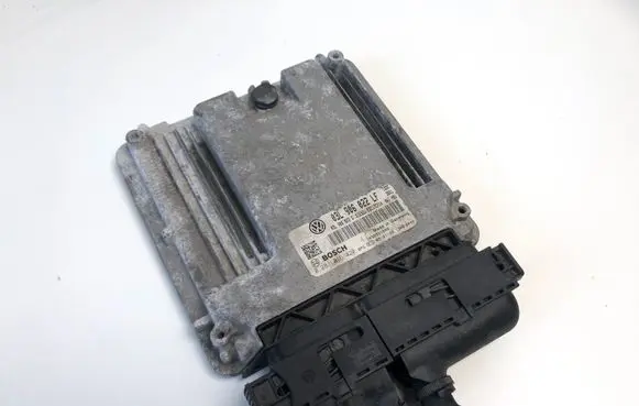 Volkswagen Golf VI Engine control unit/module 03L906022LF 03L906022G 0281015420