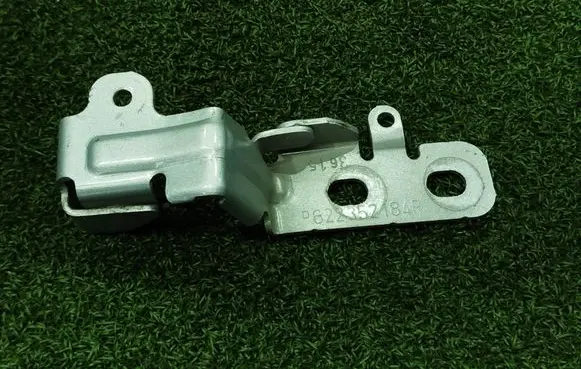 Renault Espace V (RFC) Fender mounting bracket 622352184R