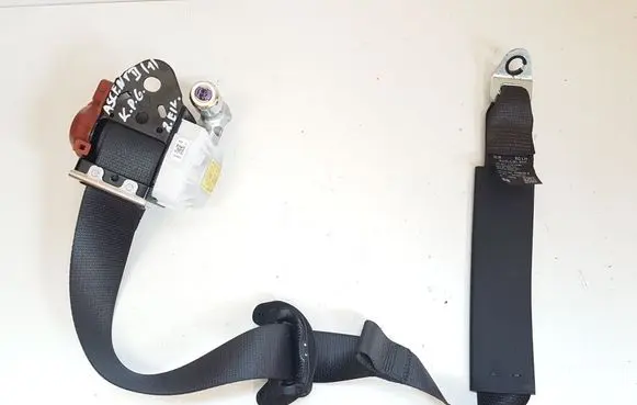 Rear seatbelt
