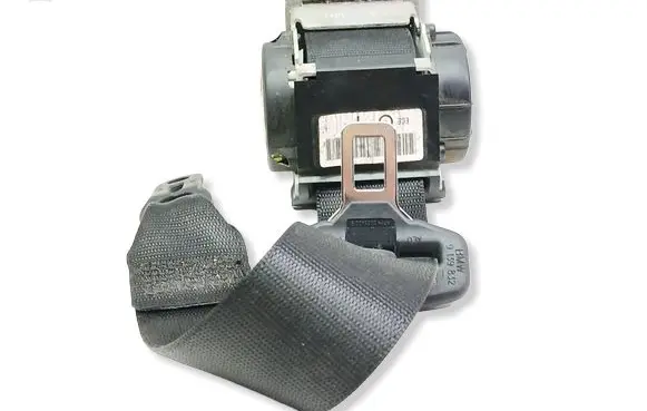 BMW 1 E82 E88 Rear seatbelt E40433091