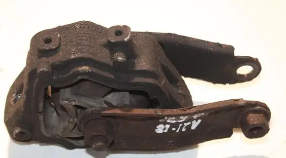 Volvo XC70 Engine mount bracket 30748173