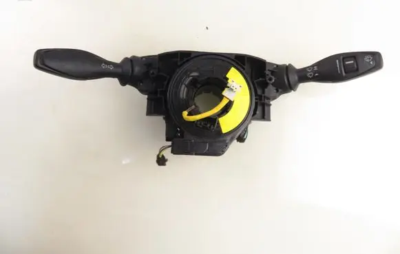 Wiper turn signal indicator stalk/switch