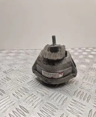 Engine mount bracket