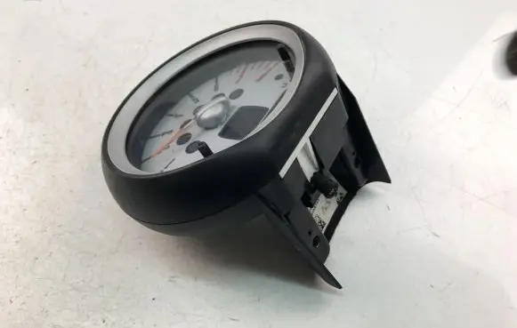 Speedometer (instrument cluster)