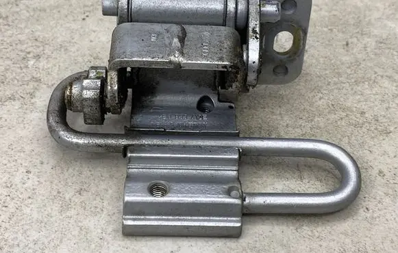 Audi A3 S3 8L Rear door lower hinge 4B0833412E
