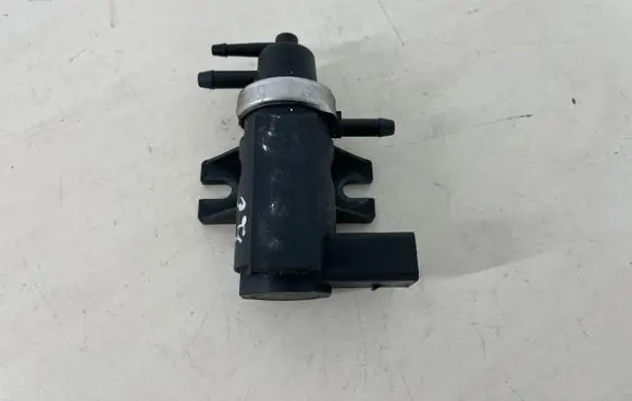 Volkswagen Touareg I Turbo solenoid valve 1J0906627