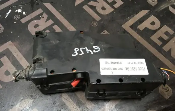 Volvo S40 Fuse module 318789120 3M5T14A142AB 8688039