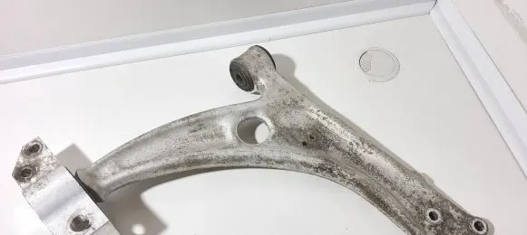 Volkswagen PASSAT B6 Front lower control arm/wishbone 3C0407155B