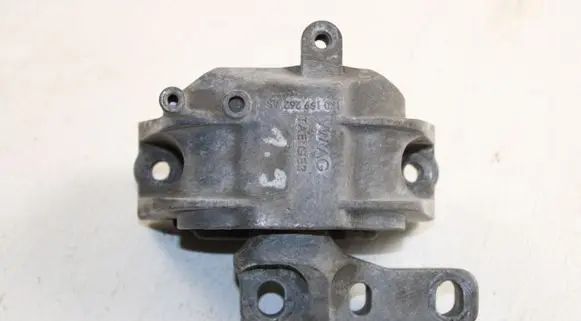Volkswagen Touran I Engine mount bracket 1K0199262AS