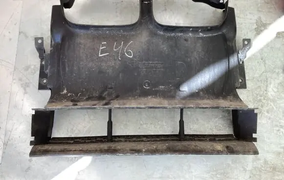 BMW 3 E46 Radiator support slam panel 8202832