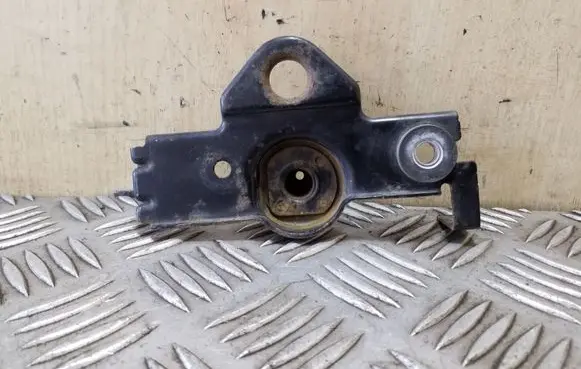 Toyota RAV 4 (XA30) Radiator mount bracket