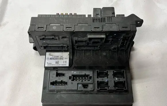 Mercedes-Benz E W211 Fuse module 2115453801 00009481A0