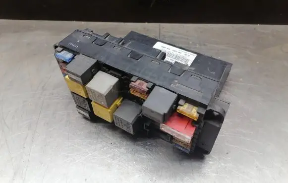 Mercedes-Benz C W203 Fuse box set 2095451401