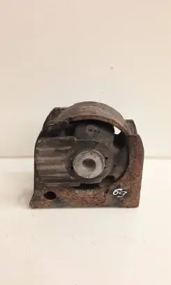 Toyota RAV 4 (XA30) Engine mount bracket