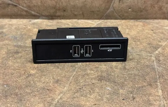 Mercedes-Benz C W205 USB socket connector A2058200526