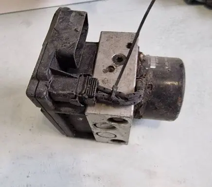 Audi A4 S4 B5 8D ABS Pump 1j0907379