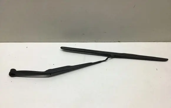 KIA Sportage Front wiper blade arm