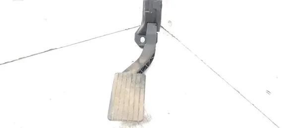 Accelerator throttle pedal