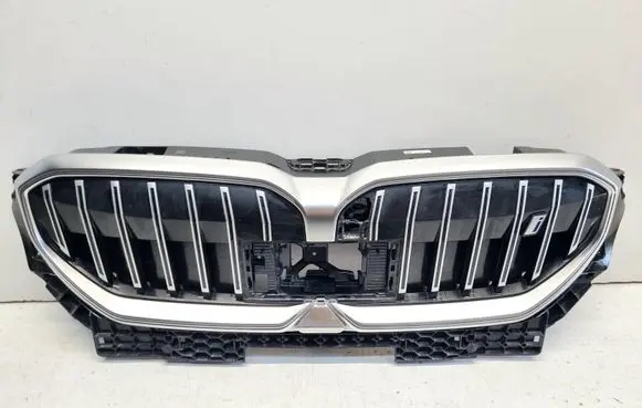 BMW i5 G60 Front bumper upper radiator grill 116067110