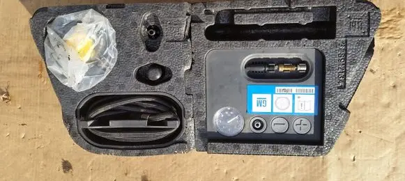 Opel Meriva B Tool set 3289121344