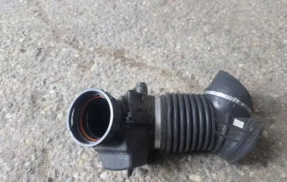 BMW 3 G20 G21 Intake resonator 72422774 18026310
