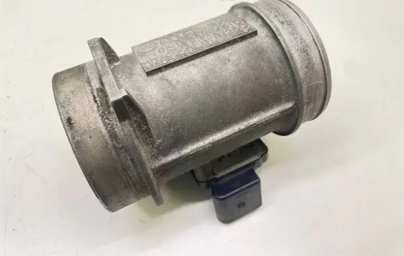 Audi A6 S6 C5 4B Mass air flow meter 059906461D AFH7025C