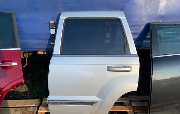 Jeep Grand Cherokee (WK) Rear door