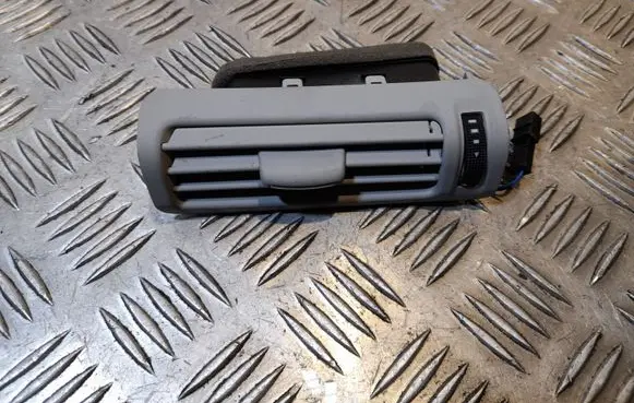 Audi Q7 4M Dashboard side air vent grill/cover trim 4G0819209