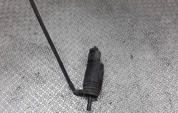 BMW 5 E39 Windscreen/windshield washer pump