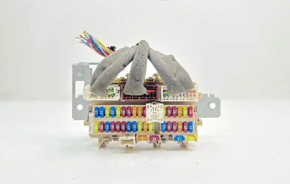 Nissan Qashqai Fuse module 4EB0A C2667