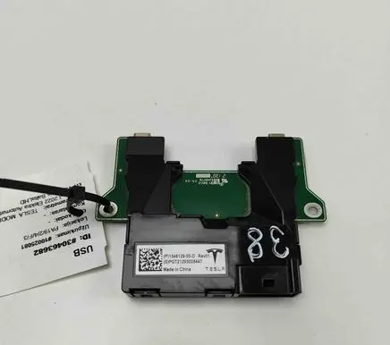 Tesla Model Y USB socket connector 154612900D