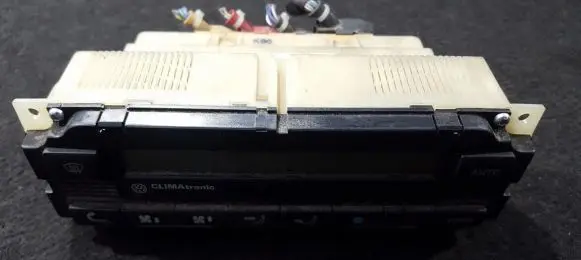 Volkswagen PASSAT B5 Climate control unit 3B1907044A