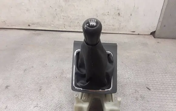 Mazda 6 Gear shifter/selector 00750024