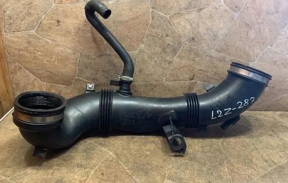 Mercedes-Benz C W205 Air intake duct part A6260900137
