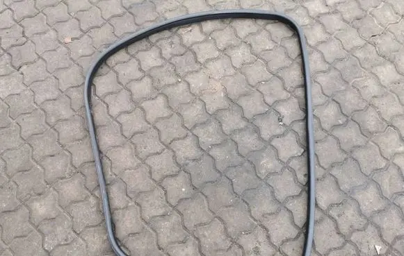 Ford Mondeo MK IV Front door rubber seal 