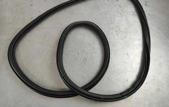 Volvo C40 Front door rubber seal 32274524