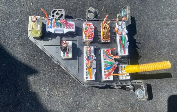 KIA Sportage Fuse module 919501F510