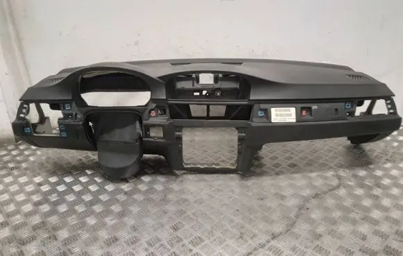 BMW 3 E90 E91 Dashboard 7155780