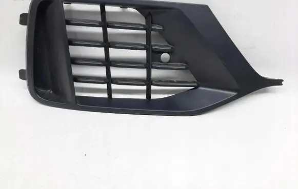 Audi Q8 Front fog light trim/grill 4M8807682B