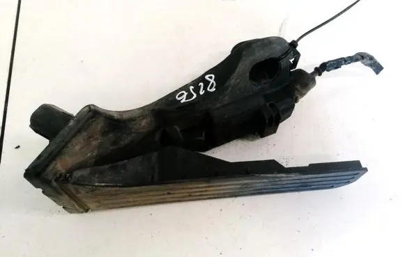 Volkswagen Touran I Accelerator throttle pedal 1T2721503G 6PV00874600