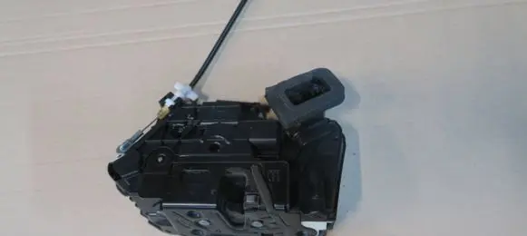 Skoda Octavia Mk3 (5E) Front door lock 5E1837016