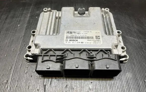 Ford Fiesta Engine control unit/module AV21-12A650-RD 0281017830
