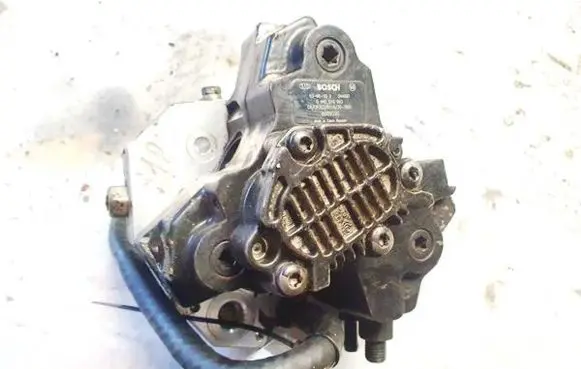 Volvo V70 Fuel injection high pressure pump 0445010043 8689590 04450100438689590