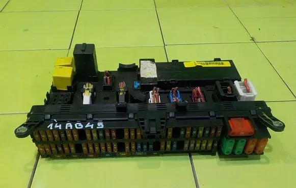 Land Rover Range Rover L322 Fuse box set 518896105 BEZPIECZNIKOW