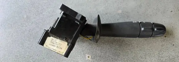 Opel Vivaro Indicator stalk 8200878336