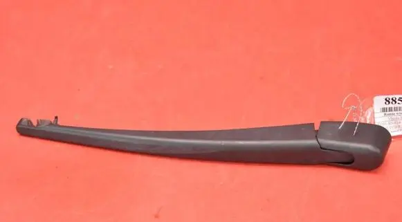 Rear wiper blade arm