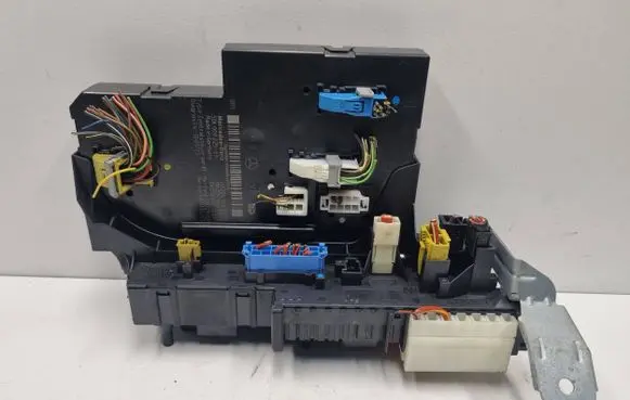 Mercedes-Benz C W204 SAM control unit A2049005201 2049005201 5DK00922559