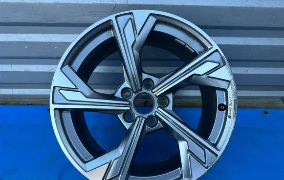 Audi A3 8Y R18 alloy rim 8y0601025P