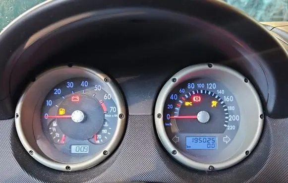 Speedometer (instrument cluster)